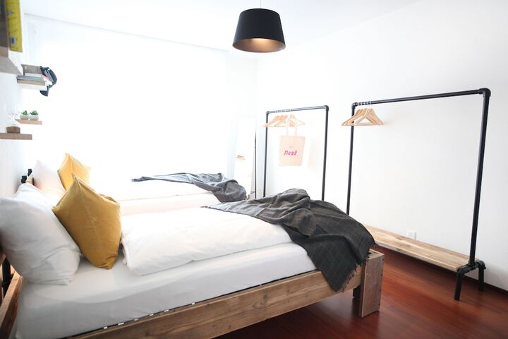 Room 17 of 38