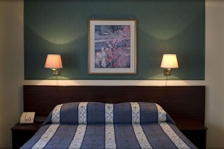 Room 11 of 39