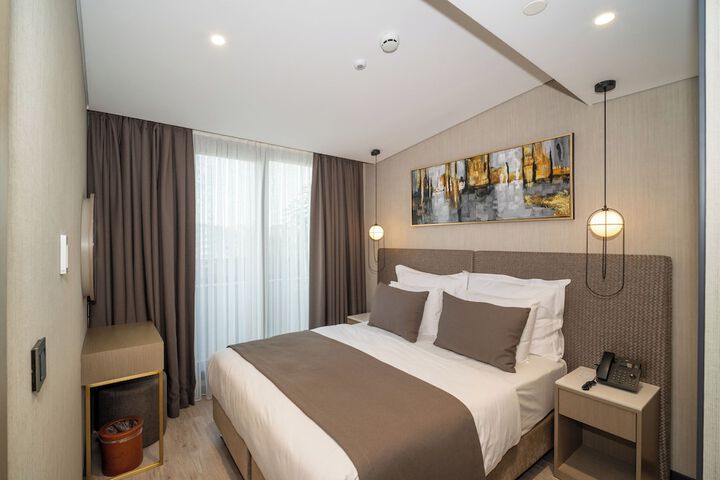 Room 25 of 170