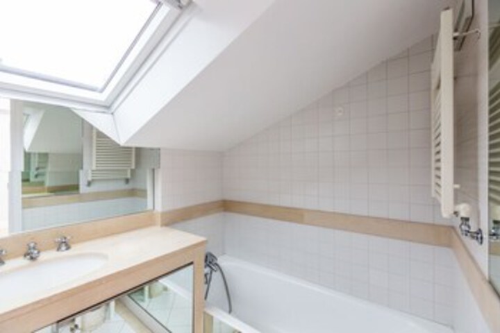 Room 2 of 35