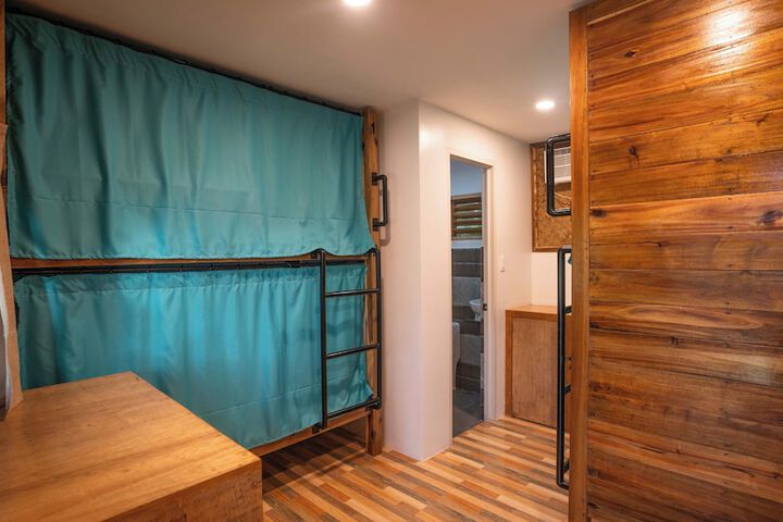 Room 6 of 35