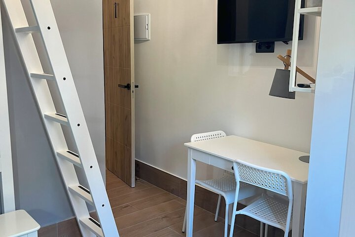 Room 4 of 55