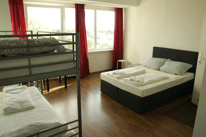 Room 48 of 150