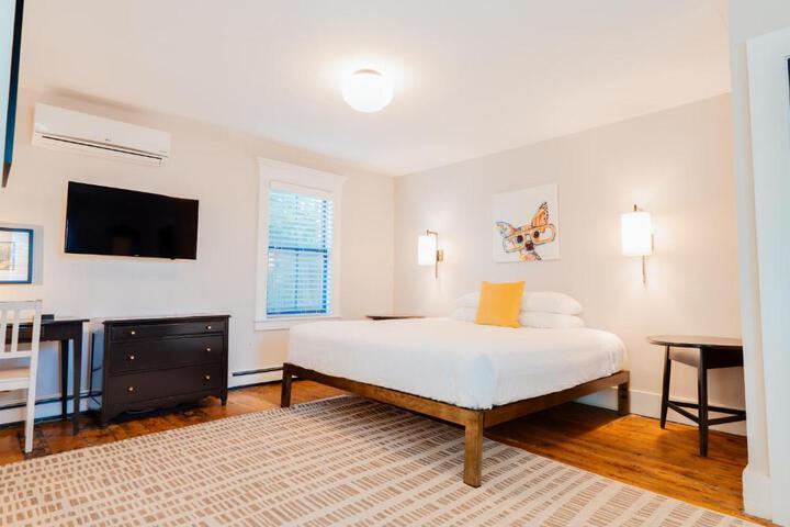 Standard | King Bed (17 of 21)