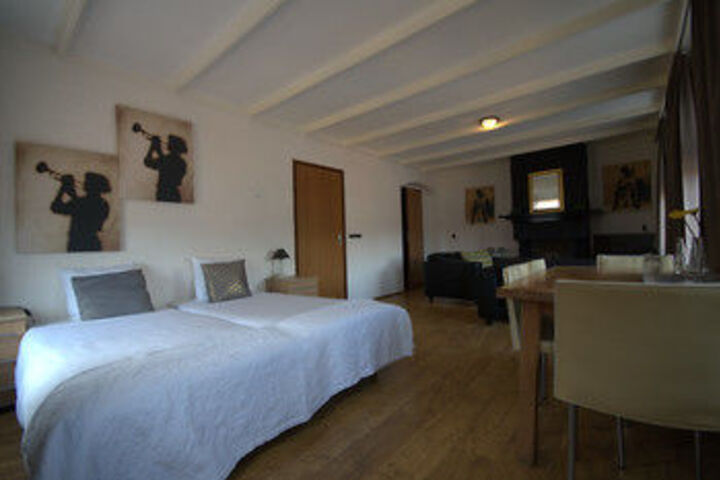 Room 15 of 48