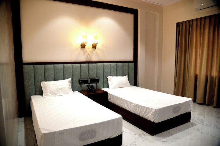 Room 2 of 8