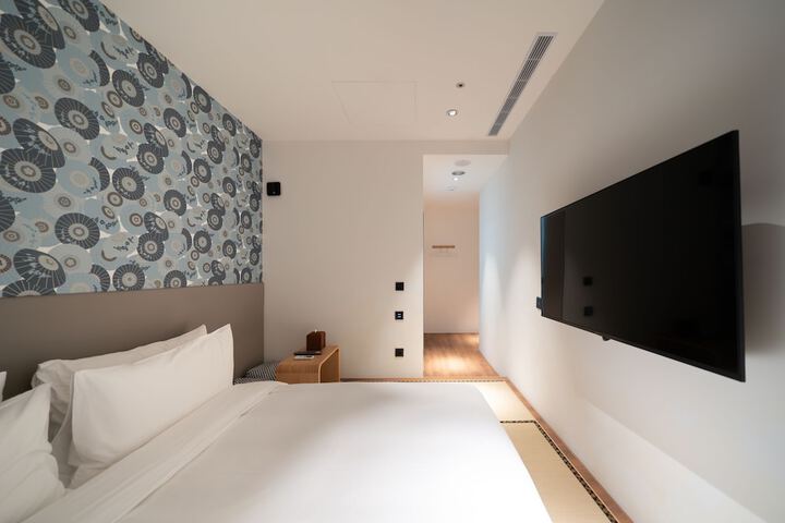 Room 12 of 46