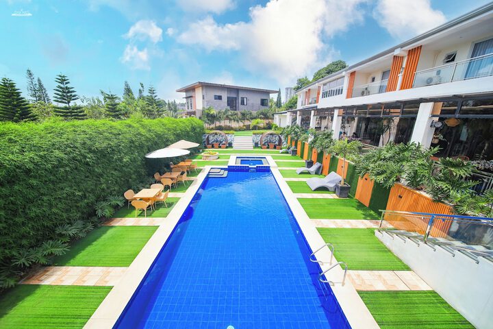 Pool 14 of 19
