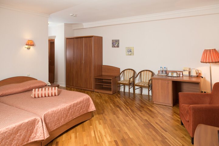 Room 8 of 63