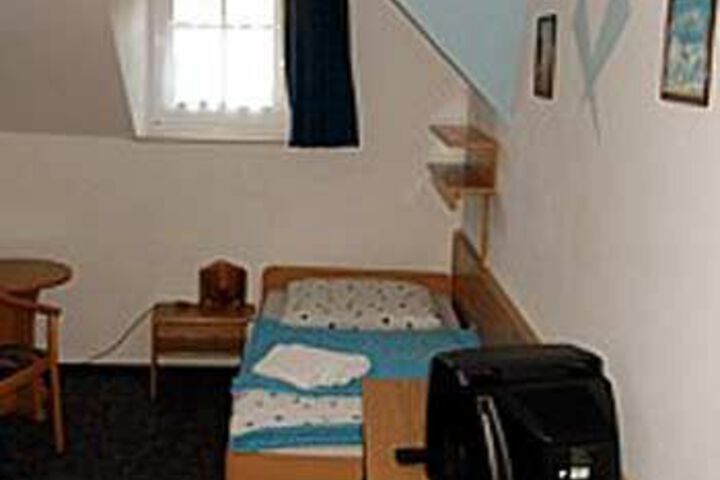 Room 5 of 10