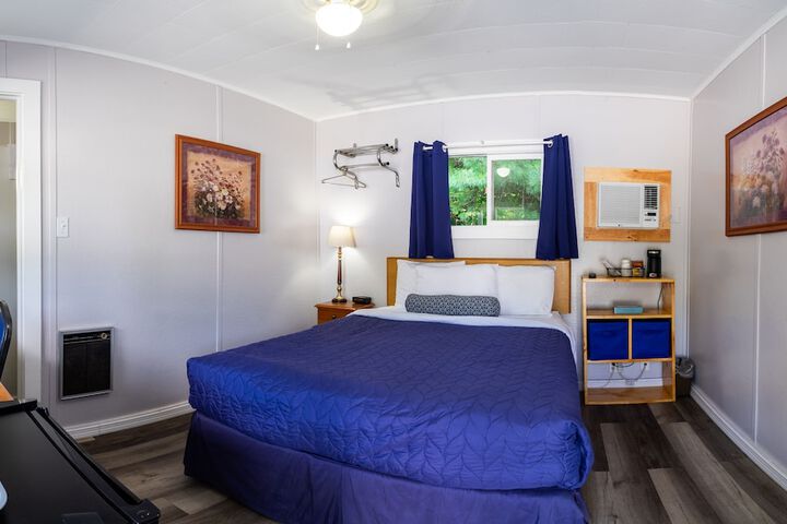 Room 9 of 37