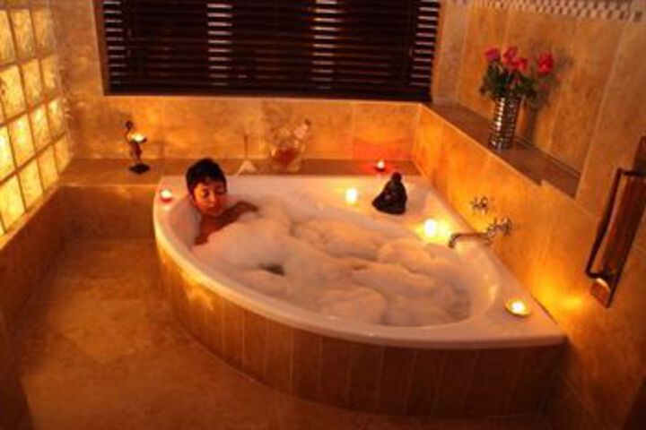 Deep Soaking Bathtub