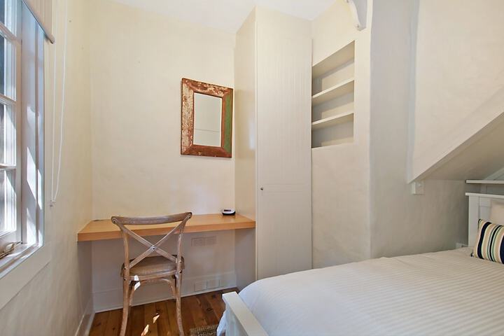 Room 9 of 87
