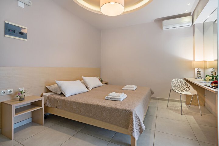 Room 3 of 32