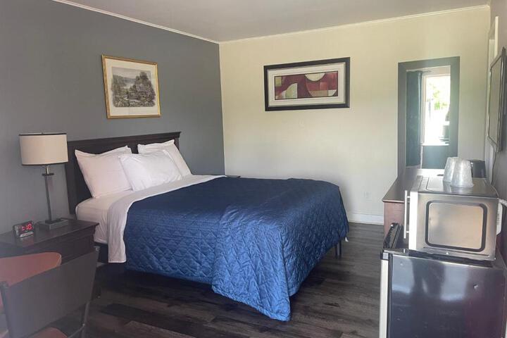 Economy Double Room 2 Queen Beds (5 of 9)