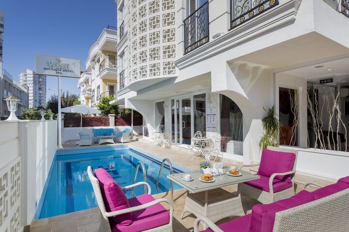 Hotel Pool