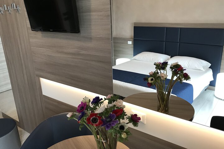Room 2 of 38