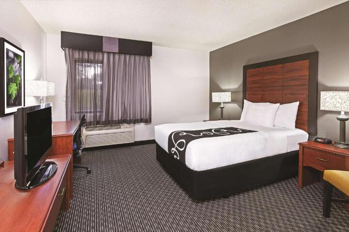 1 King Bed (7 of 11)