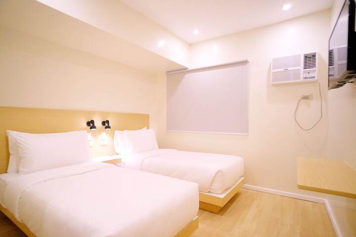 Room 9 of 37