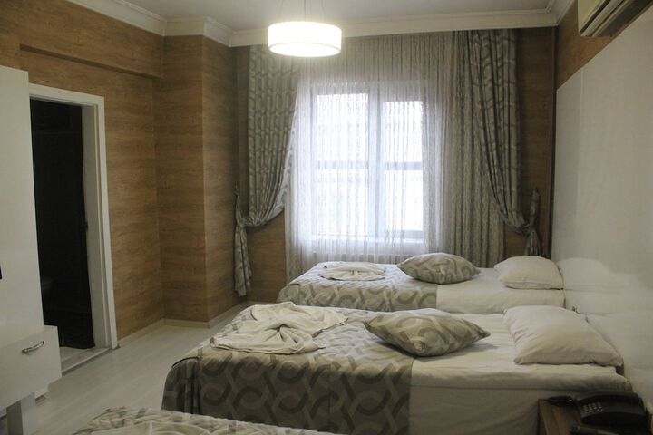 Room 9 of 14