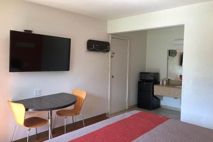 Room 12 of 27