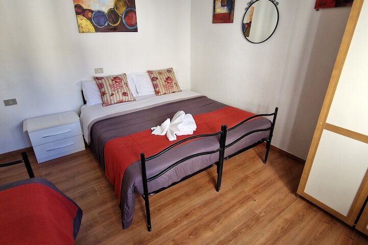 Room 6 of 92