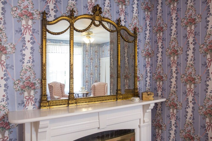Room 14 of 60