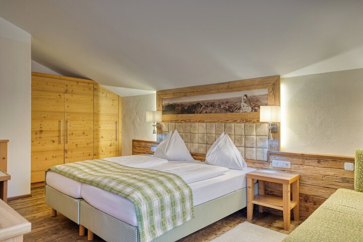 Room 43 of 171