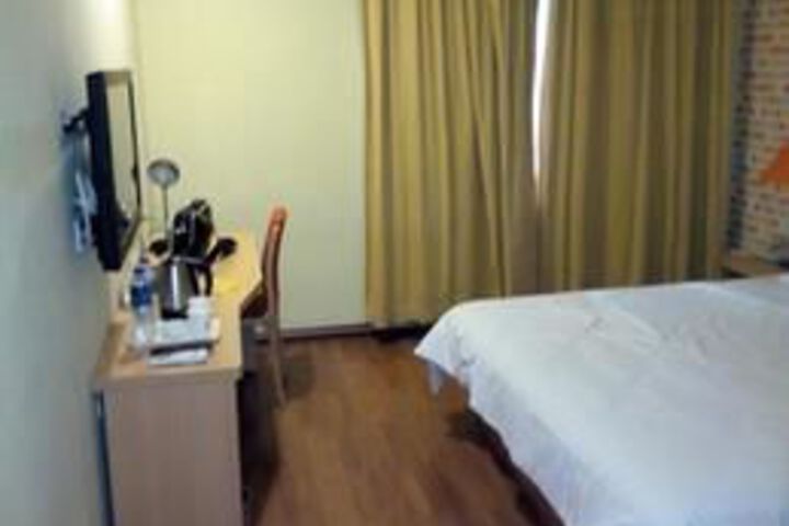 Room 15 of 39