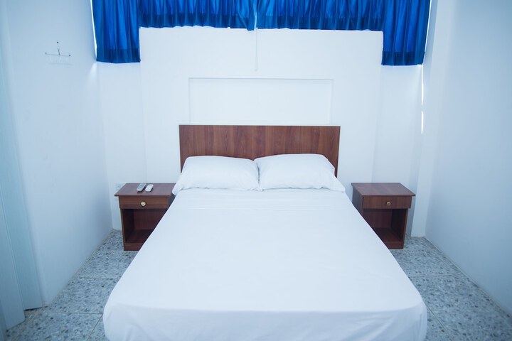 Room 3 of 10