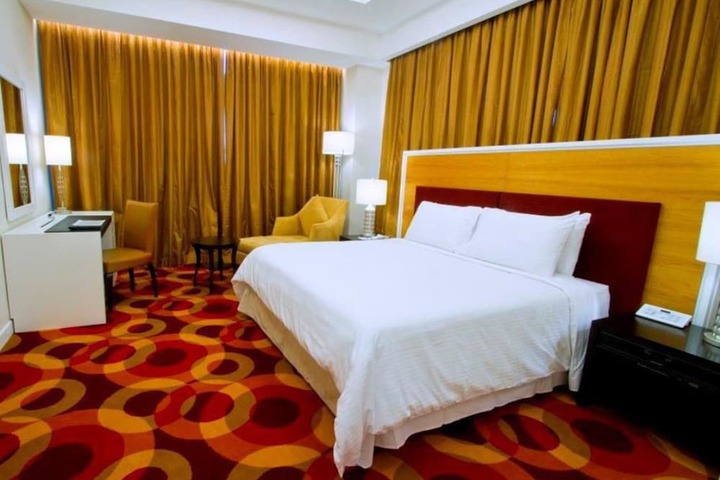 Room 13 of 38