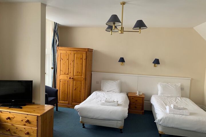 Room 8 of 27