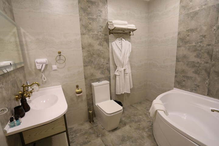 Room 25 of 41