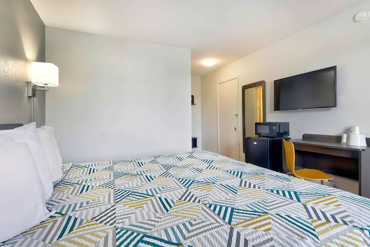Room 8 of 24