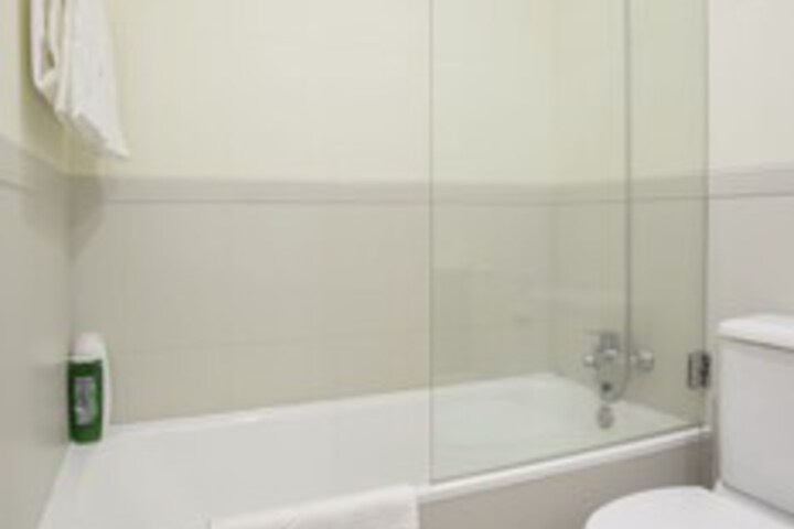 Room 2 of 25