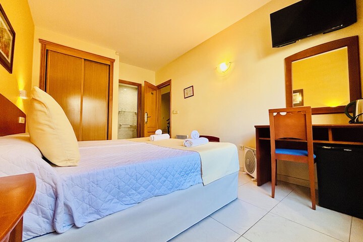 Room 4 of 76