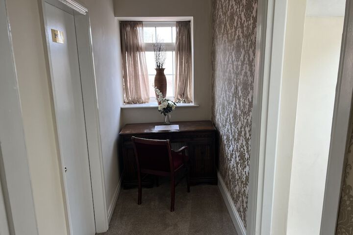 Room 30 of 83