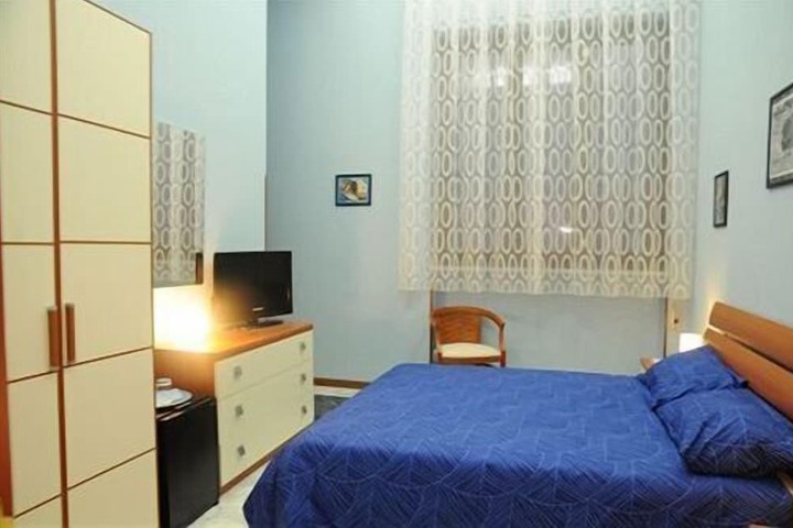 Room 7 of 32