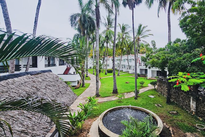 Hotel Exterior 96 of 103
