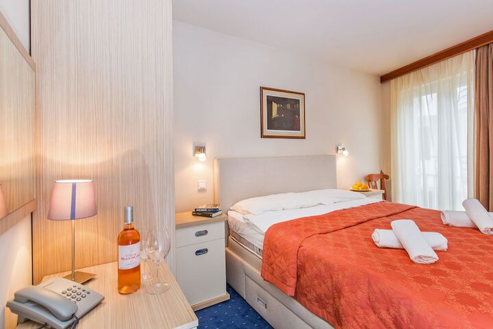 Room 14 of 94