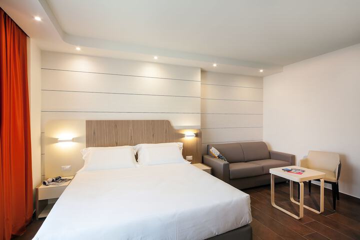 Room 12 of 153