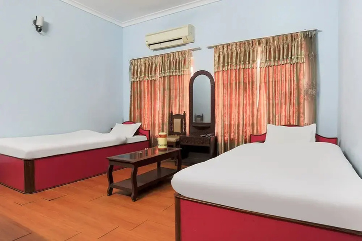 Room 4 of 7