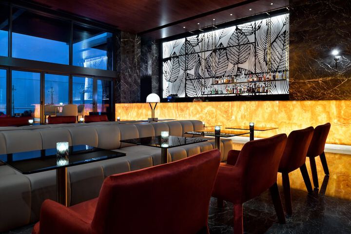 Lounge 119 of 163