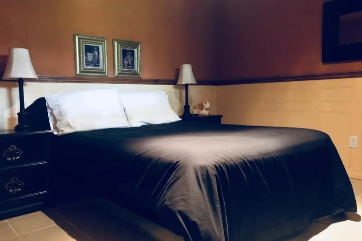 Room 4 of 15