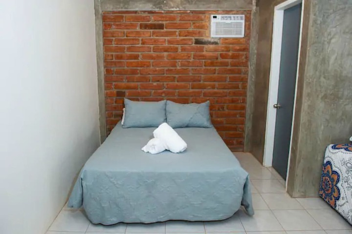 Room 12 of 94