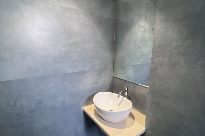 Room 9 of 34