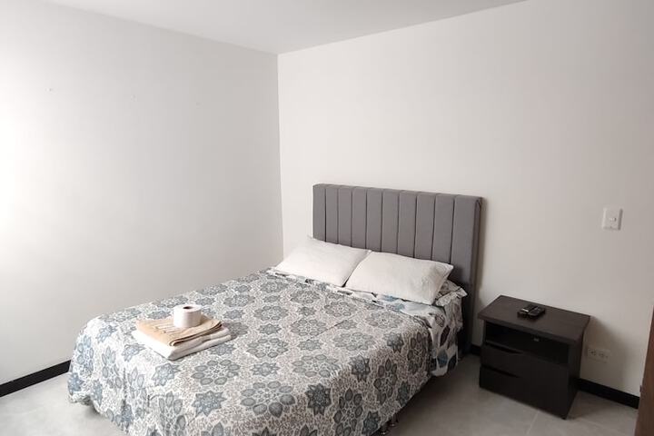 Room 2 of 83
