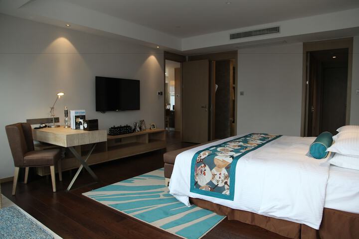 Room 6 of 84
