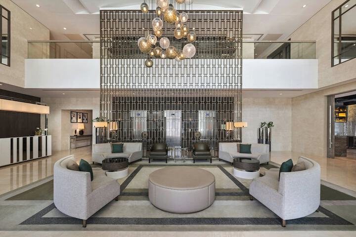 Entrance & Lobby