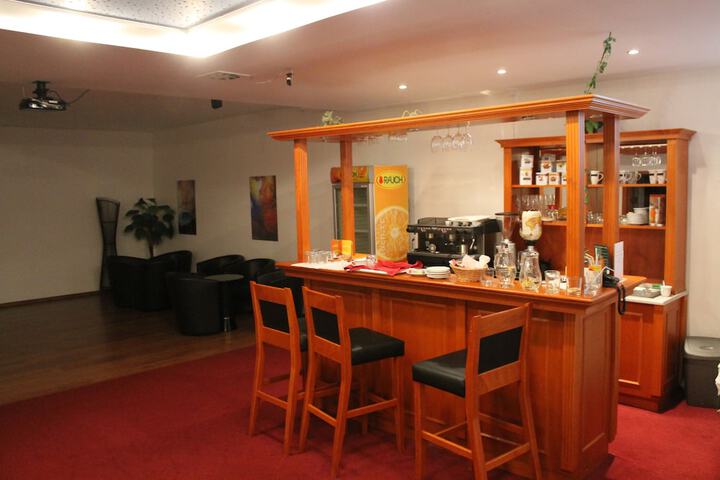 Lounge 40 of 44